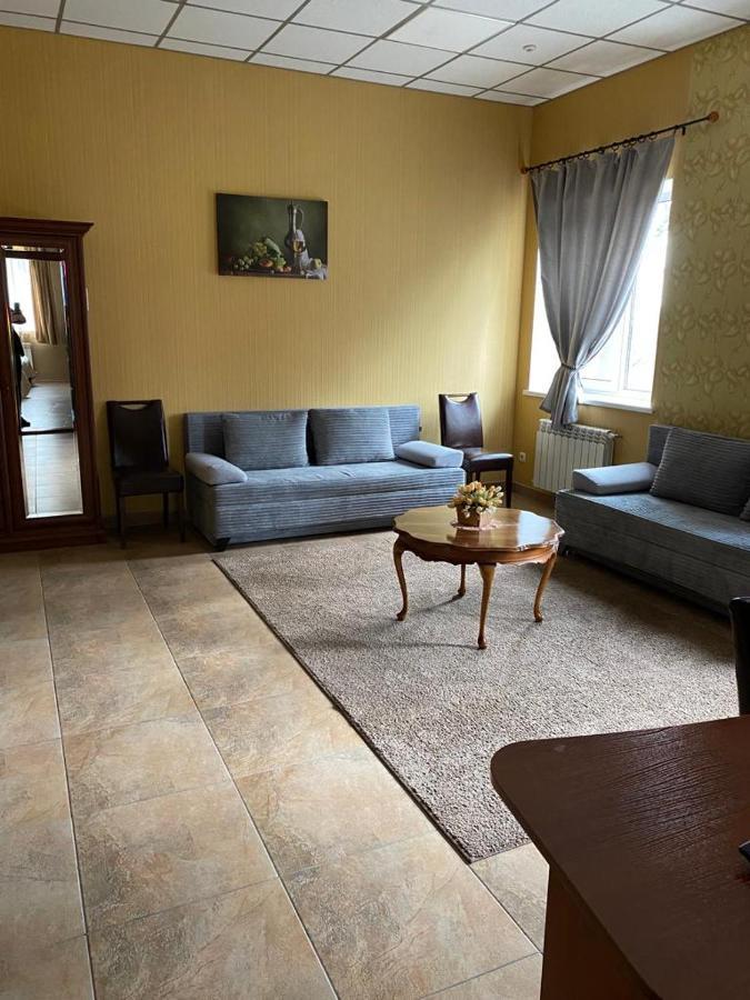Hotel Gostynnyi Dvir Bucea Exterior foto