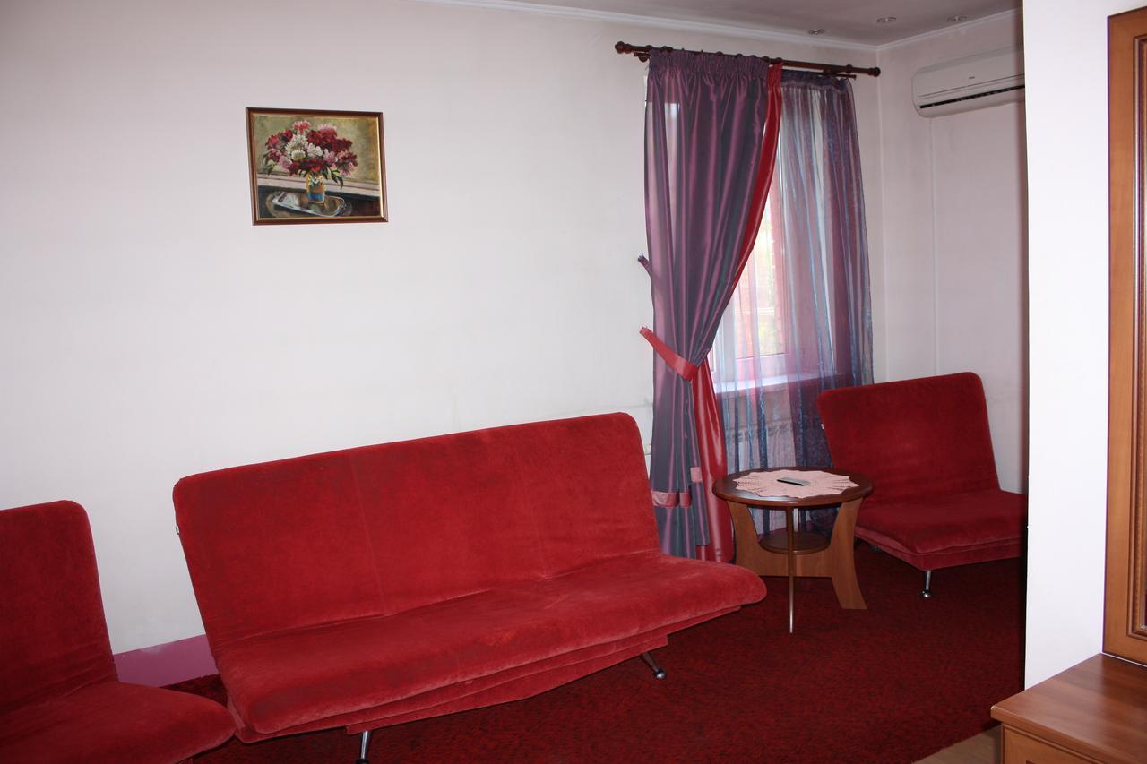 Hotel Gostynnyi Dvir Bucea Cameră foto