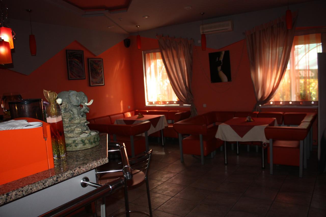 Hotel Gostynnyi Dvir Bucea Exterior foto