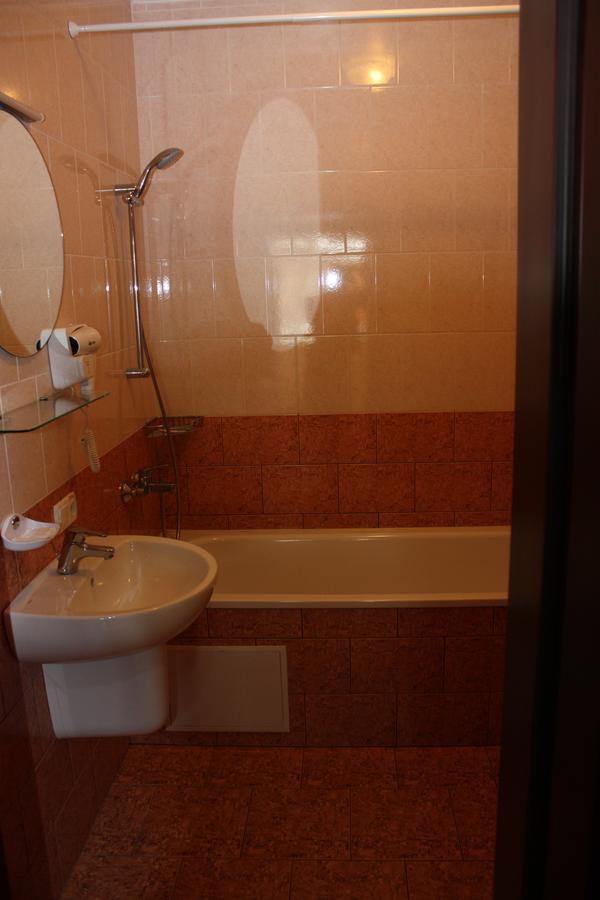 Hotel Gostynnyi Dvir Bucea Cameră foto