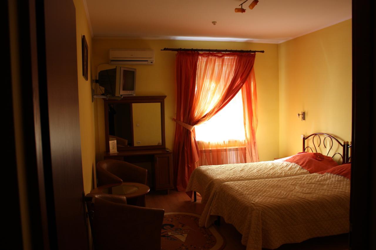 Hotel Gostynnyi Dvir Bucea Cameră foto