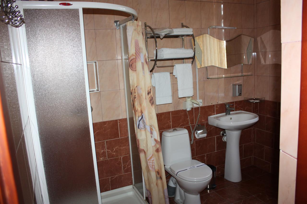 Hotel Gostynnyi Dvir Bucea Cameră foto