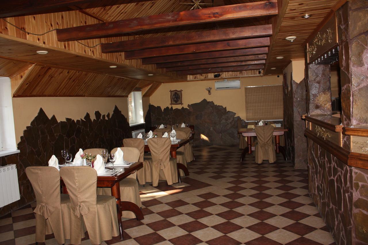 Hotel Gostynnyi Dvir Bucea Exterior foto
