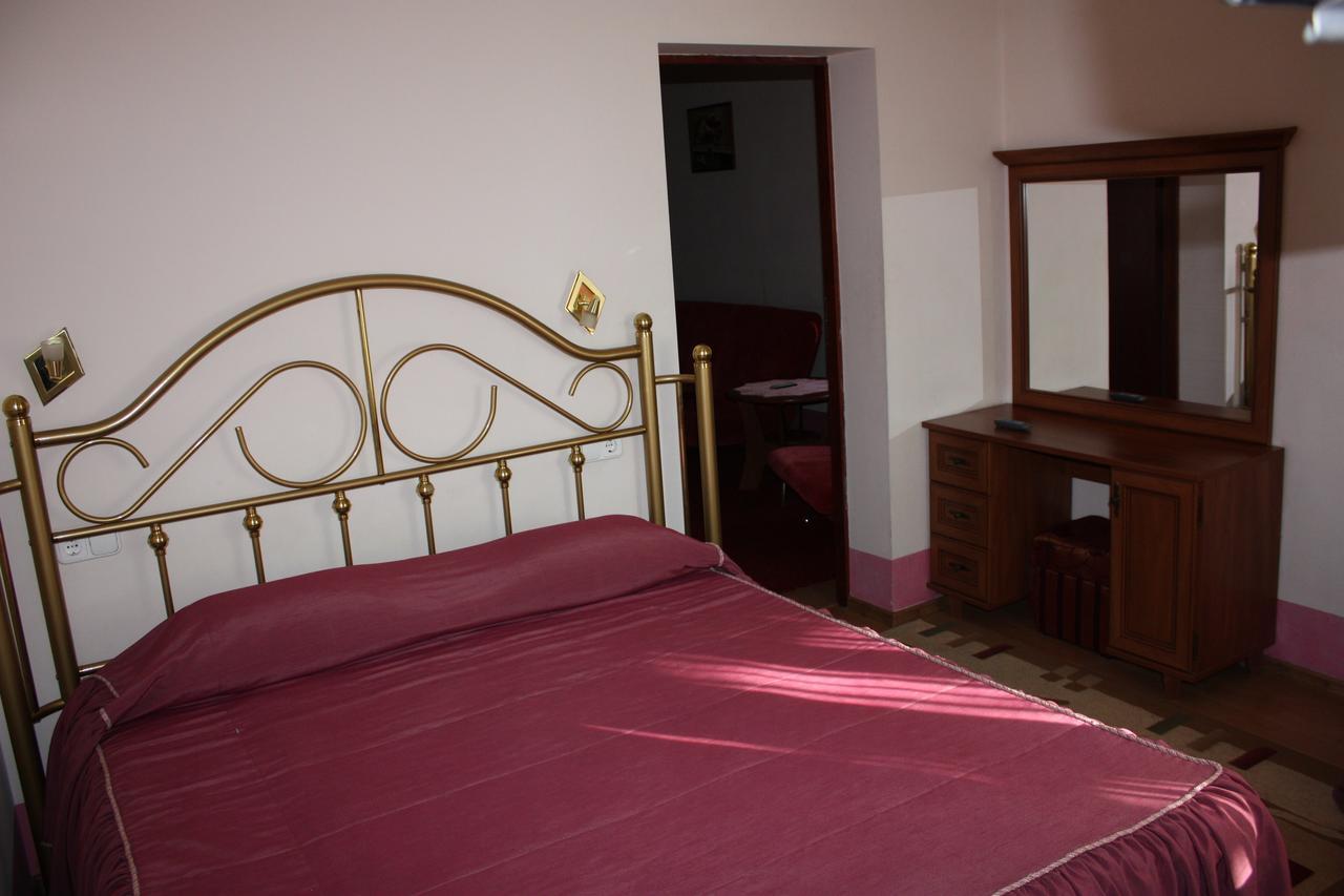 Hotel Gostynnyi Dvir Bucea Exterior foto